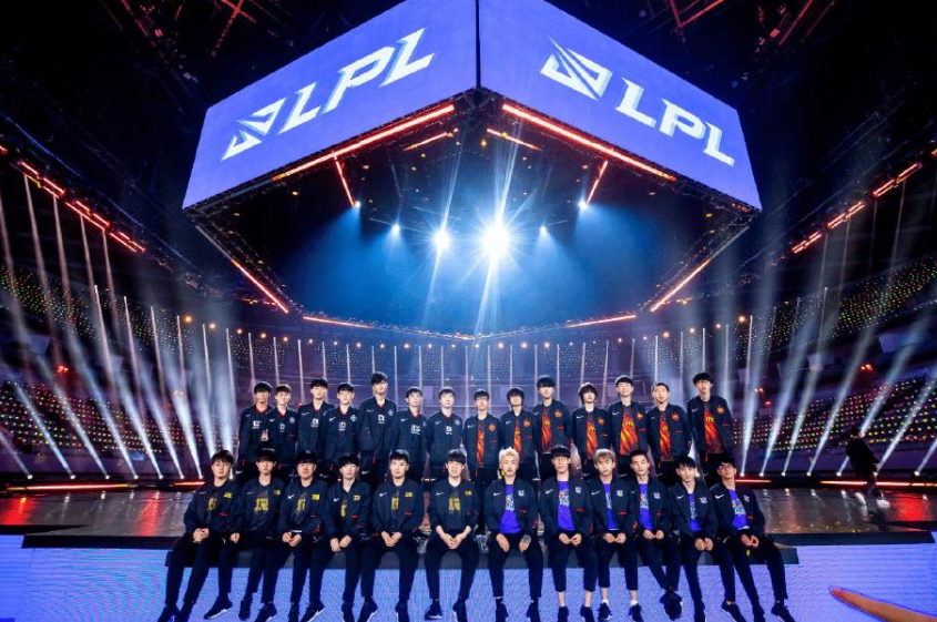 CLG轻取DK,Perkz关键团战开团秒人宿敌对决半决赛,让粉丝疯狂欢呼 CLG轻取DK,Perkz关键团战开团秒人宿敌对决半决赛,让粉丝疯狂欢呼