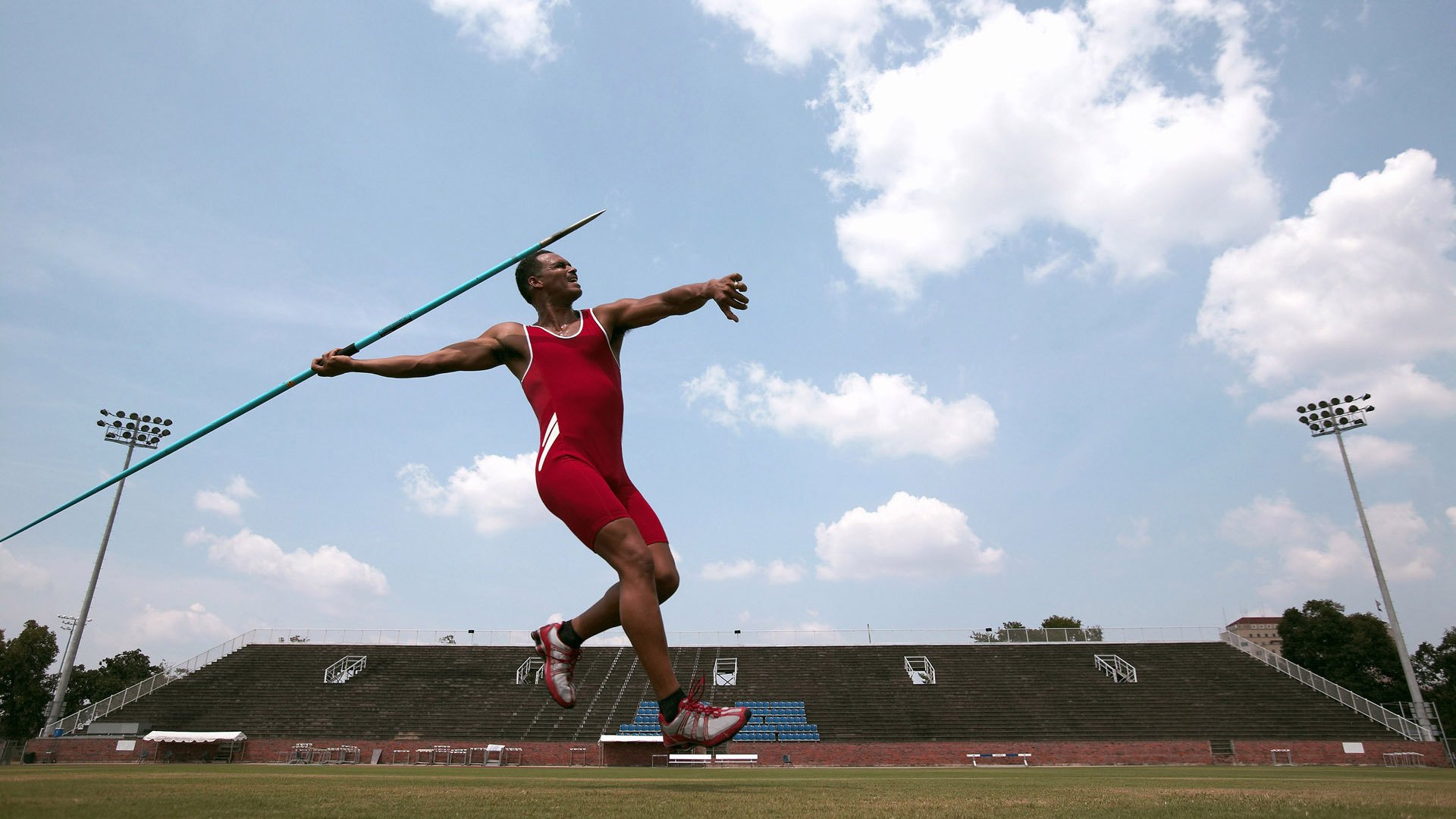 杰伦·格林单骑破阵点燃全场，灰熊以磨砺之拳掌控节奏，雷霆青春风暴难越天堑
