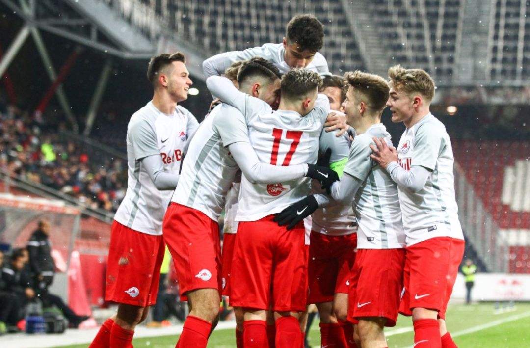 包含莱比锡红牛完胜马德里竞技，伊布带队取胜的词条